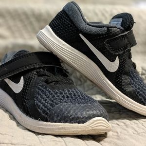 Black Nike shoes for kids
